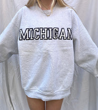 Load image into Gallery viewer, (L/XL) Vintage Michigan Sweatshirt