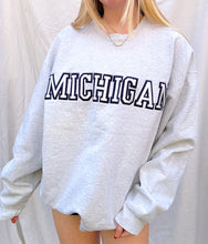 Load image into Gallery viewer, (L/XL) Vintage Michigan Sweatshirt