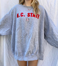 Load image into Gallery viewer, (XL) NC State Nike Sweatshirt
