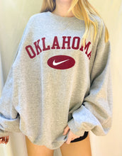 Load image into Gallery viewer, (XL) Oklahoma Nike Sweatshirt
