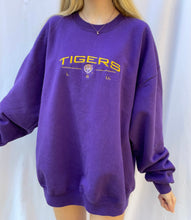 Load image into Gallery viewer, (L/XL) LSU Sweatshirt
