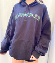 Load image into Gallery viewer, (XXL) Hawaii Nike Hoodie
