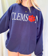 Load image into Gallery viewer, (L) Clemson Champion Sweatshirt
