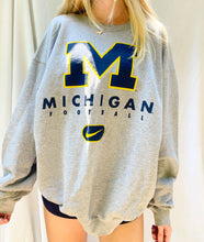 Load image into Gallery viewer, (L) Michigan Football Vintage Nike Sweatshirt
