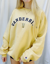 Load image into Gallery viewer, (L) Vanderbilt Champion Sweatshirt
