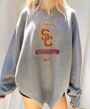 Load image into Gallery viewer, (L/XL) USC Nike Sweatshirt
