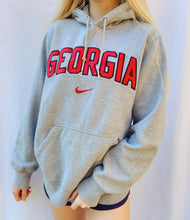 Load image into Gallery viewer, (M) Georgia Nike Hoodie
