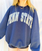 Load image into Gallery viewer, (M) Penn State Sweatshirt
