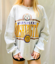 Load image into Gallery viewer, (M) University of Washington Sweatshirt
