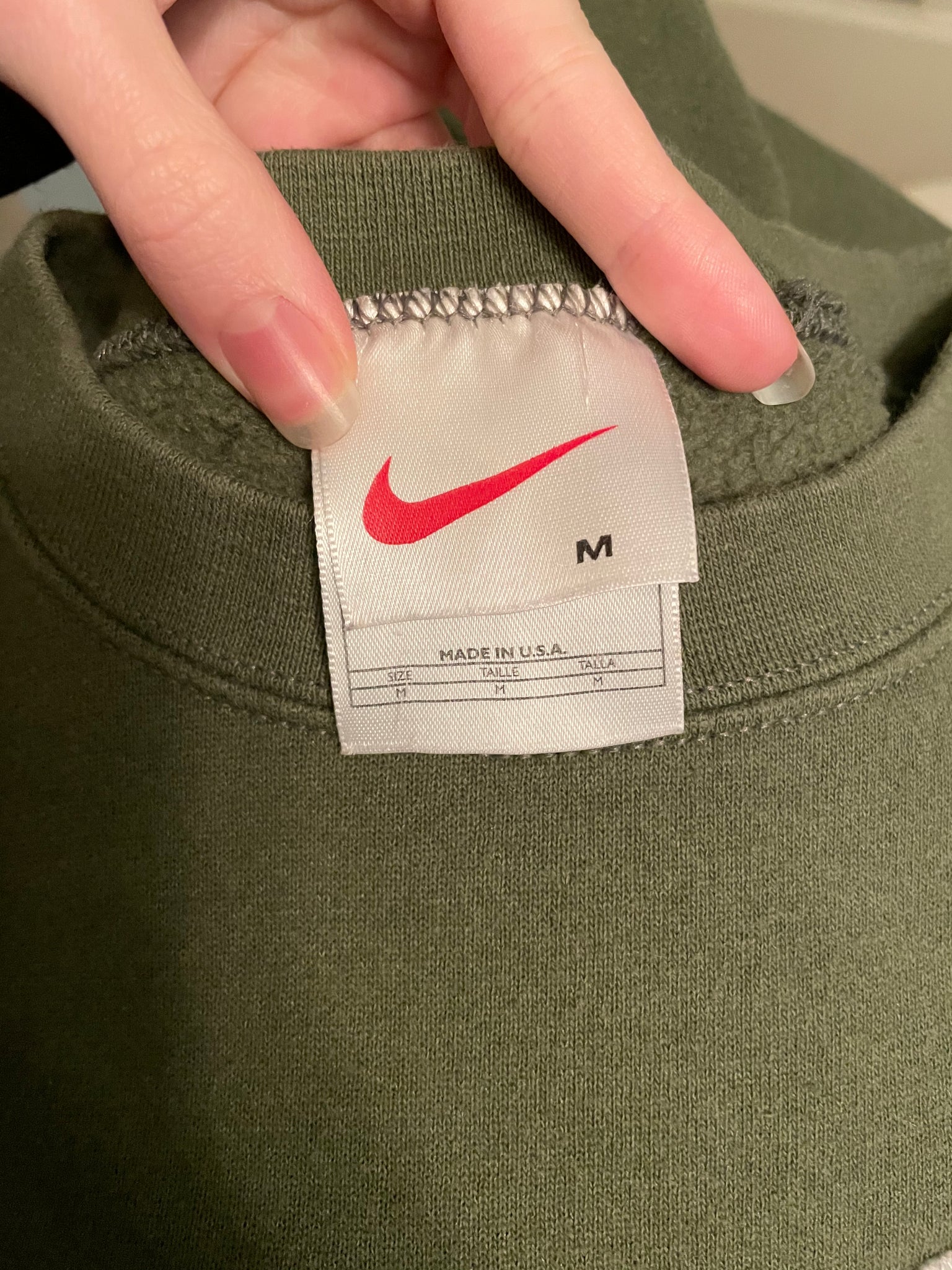 M) Vintage Nike Athletics Sweatshirt – Happyy.thrifts