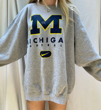 Load image into Gallery viewer, (L) Michigan Football Vintage Nike Sweatshirt
