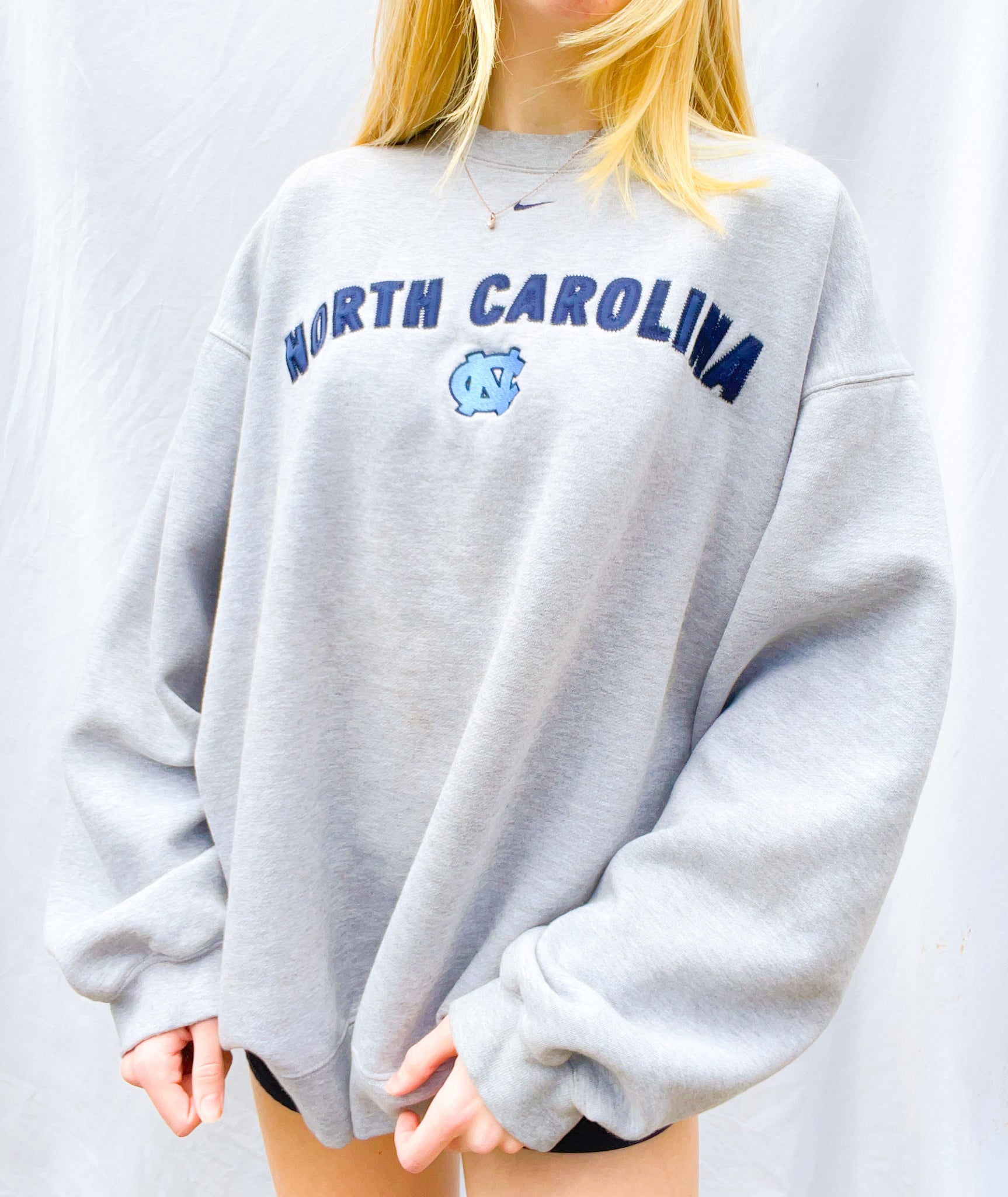 North Carolina Tar Heels Fanatics Branded Arch & Logo Tackle Twill Pullover  Hoodie - Light Blue