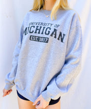 Load image into Gallery viewer, (S) Michigan Sweatshirt
