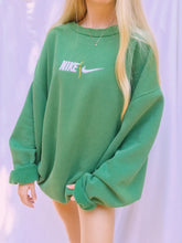 Load image into Gallery viewer, (XXL) Vintage Nike Sweatshirt
