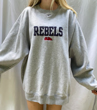 Load image into Gallery viewer, (M/L) Ole Miss Nike Sweatshirt
