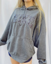 Load image into Gallery viewer, (M) Vintage Nike Spellout Hoodie
