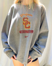 Load image into Gallery viewer, (L/XL) USC Nike Sweatshirt
