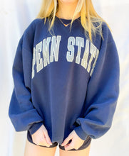 Load image into Gallery viewer, (M) Penn State Sweatshirt
