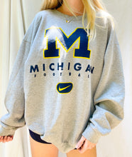 Load image into Gallery viewer, (L) Michigan Football Vintage Nike Sweatshirt
