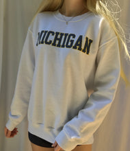 Load image into Gallery viewer, (S) Michigan Sweatshirt
