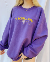 Load image into Gallery viewer, (L/XL) LSU Sweatshirt
